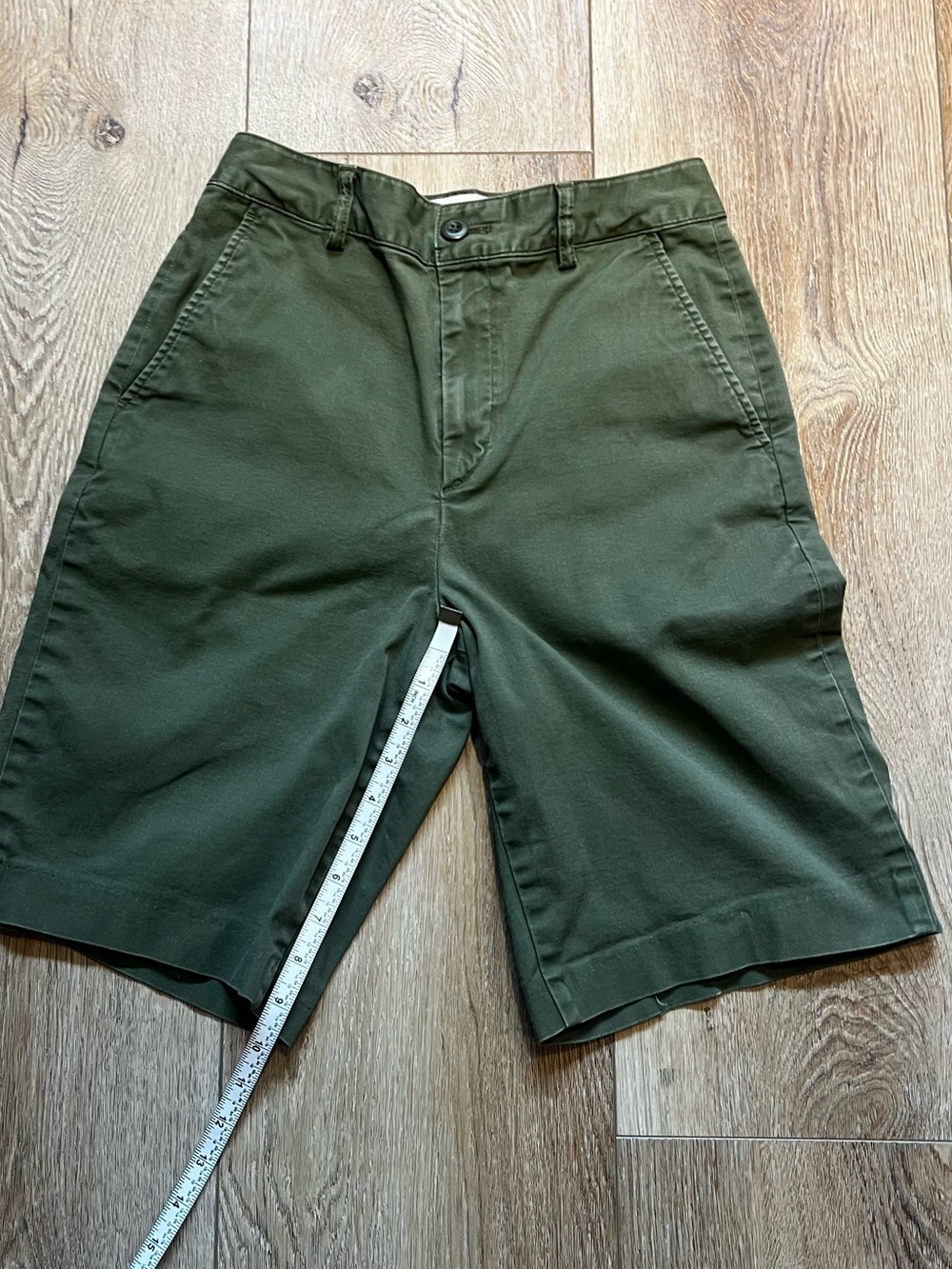 Uniqlo High-waisted Bermuda Chino Shorts | Size 4 | Army Green Color - Picture 5 of 9